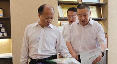 內(nèi)蒙古自治區(qū)政協(xié)黨組書記、主席李秀領考察、調(diào)研我公司